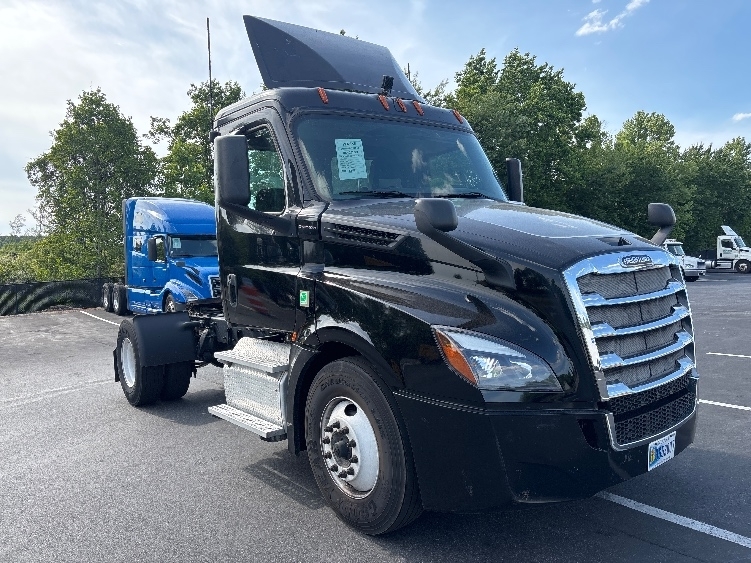 2019 FREIGHTLINER CASCADIA 126 in Statesville, NC