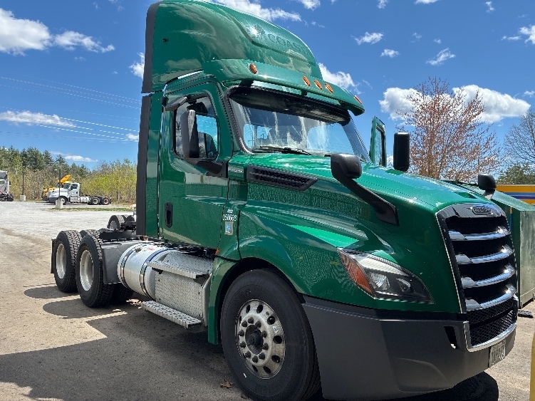 2020 FREIGHTLINER CASCADIA 126 in Londonderry, NH