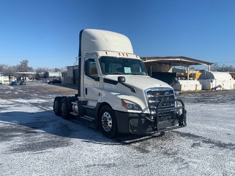 2022 FREIGHTLINER CASCADIA 126 in Bowling Green, KY