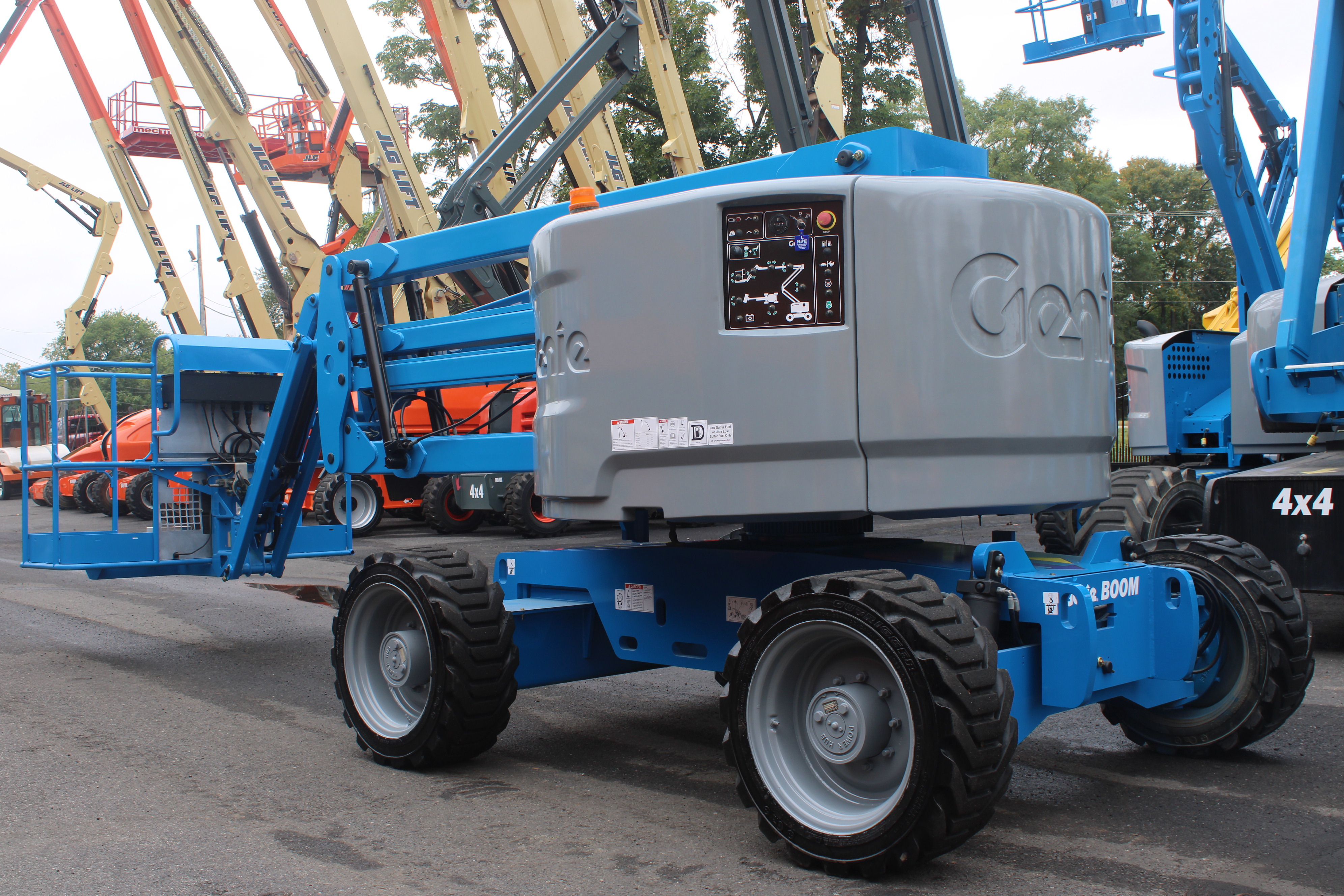 Genie Articulated Boom Lift Equipment listings For Sale Near Lake