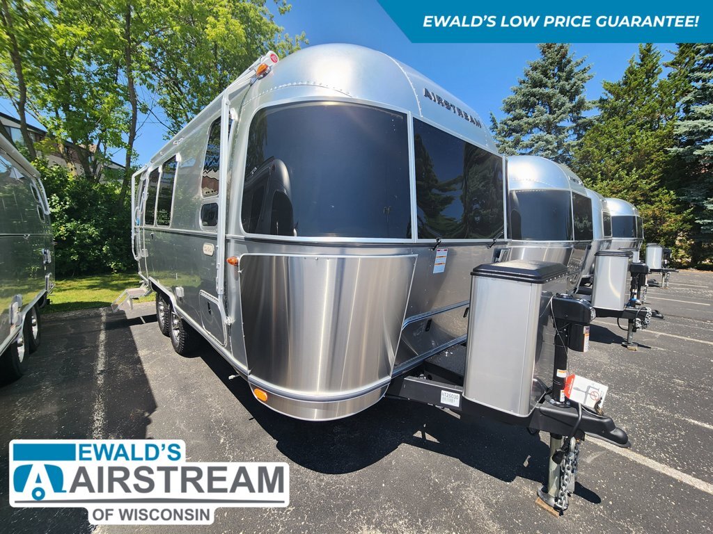 2026 Airstream Flying Cloud 23FB Twin in hales corners WI