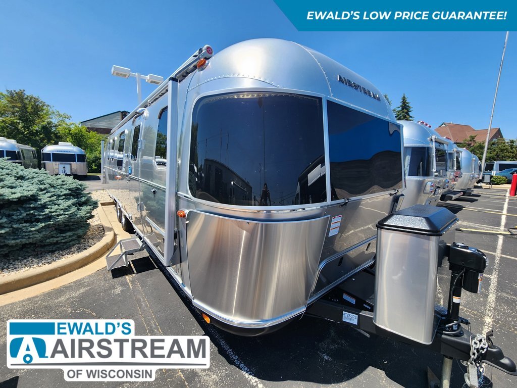 2026 Airstream Classic 33FB Twin in hales corners WI