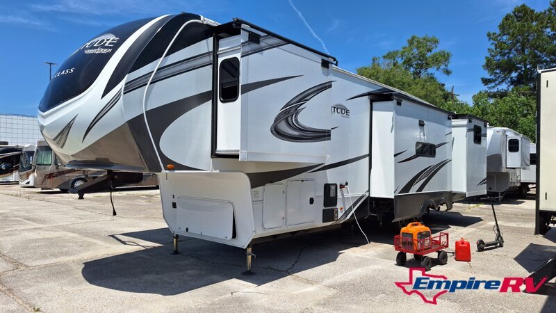 2021 Grand Design Solitude 3740BHR in liberty TX