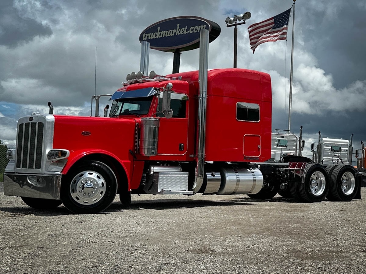 2013 PETERBILT 389 in Olive Branch, MS