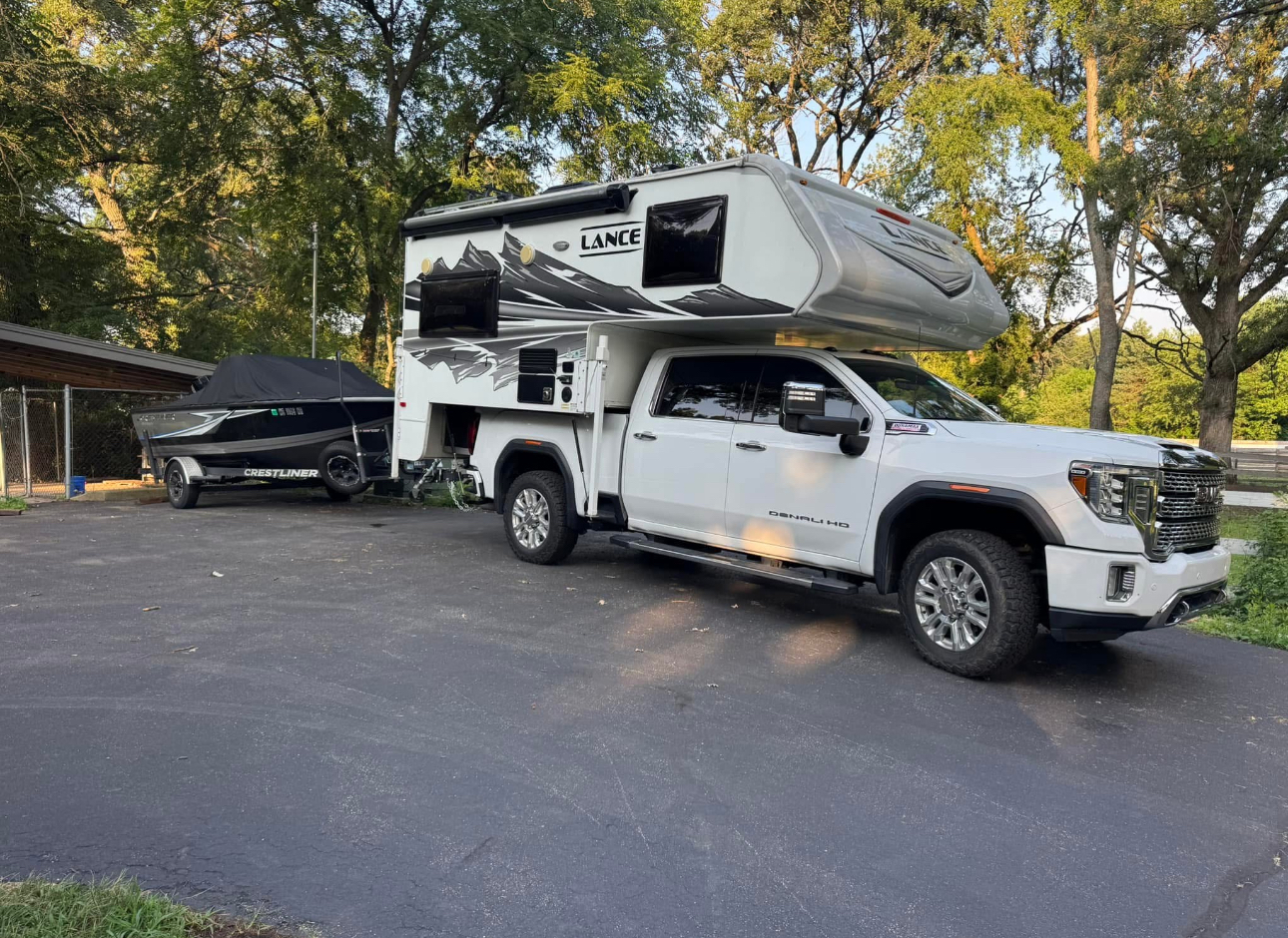2022 Lance 850 TRUCK CAMPER SHORT BED in woodstock IL