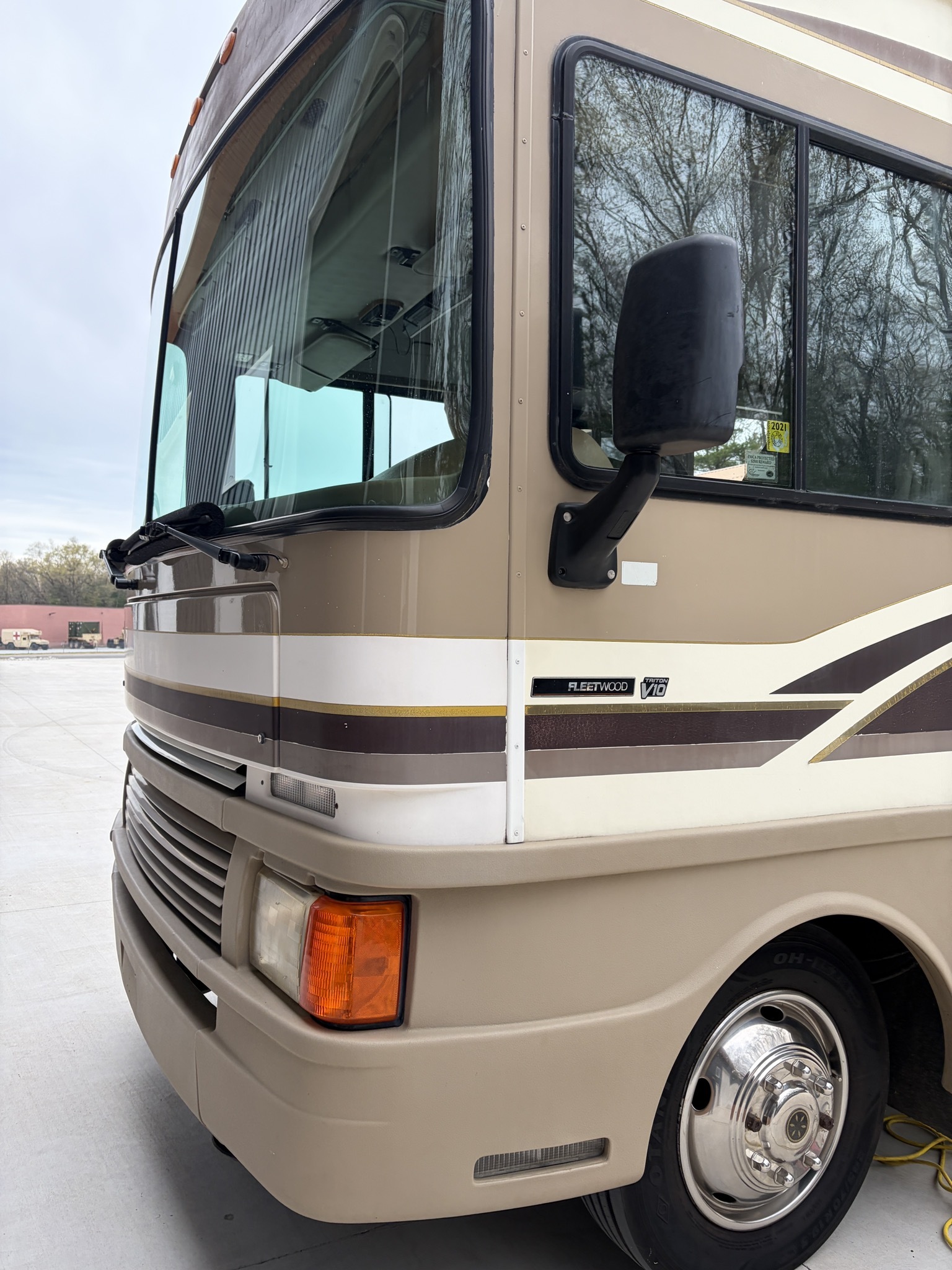 1999 Fleetwood BOUNDER 34V in montague MI