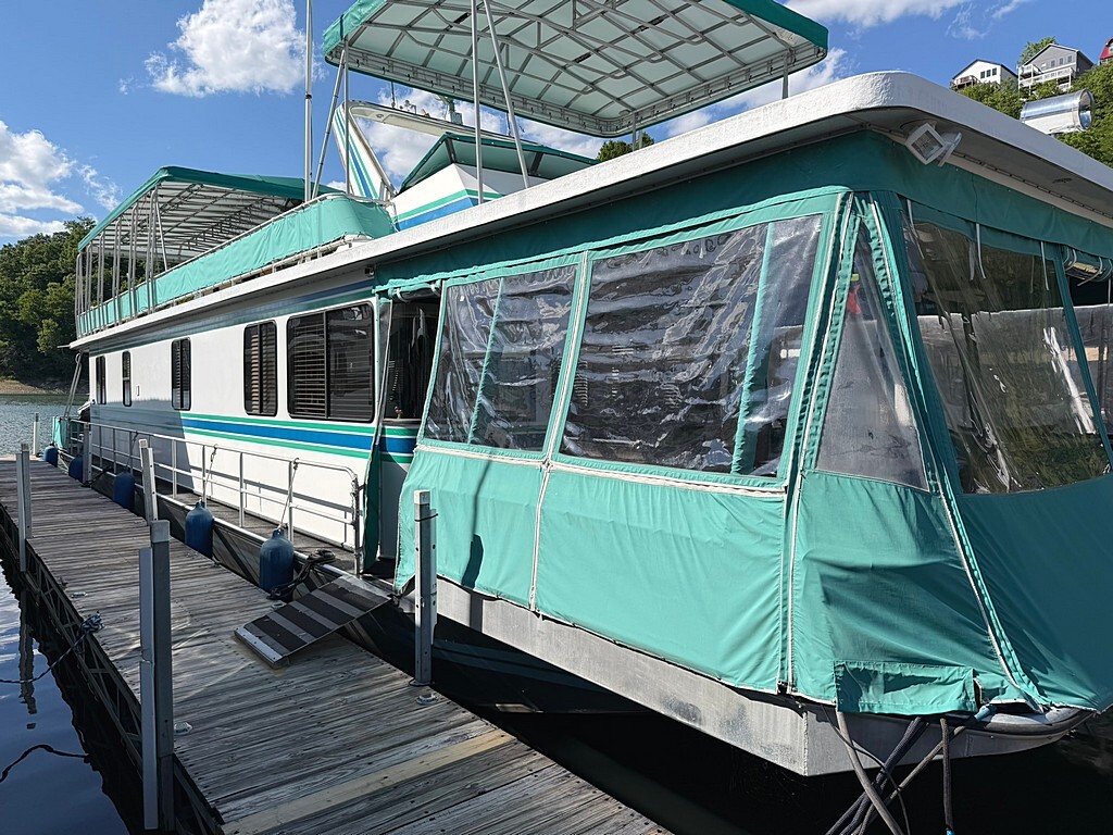 1989 Stardust 16' x 68.5' w/Catwalks in trimble KY