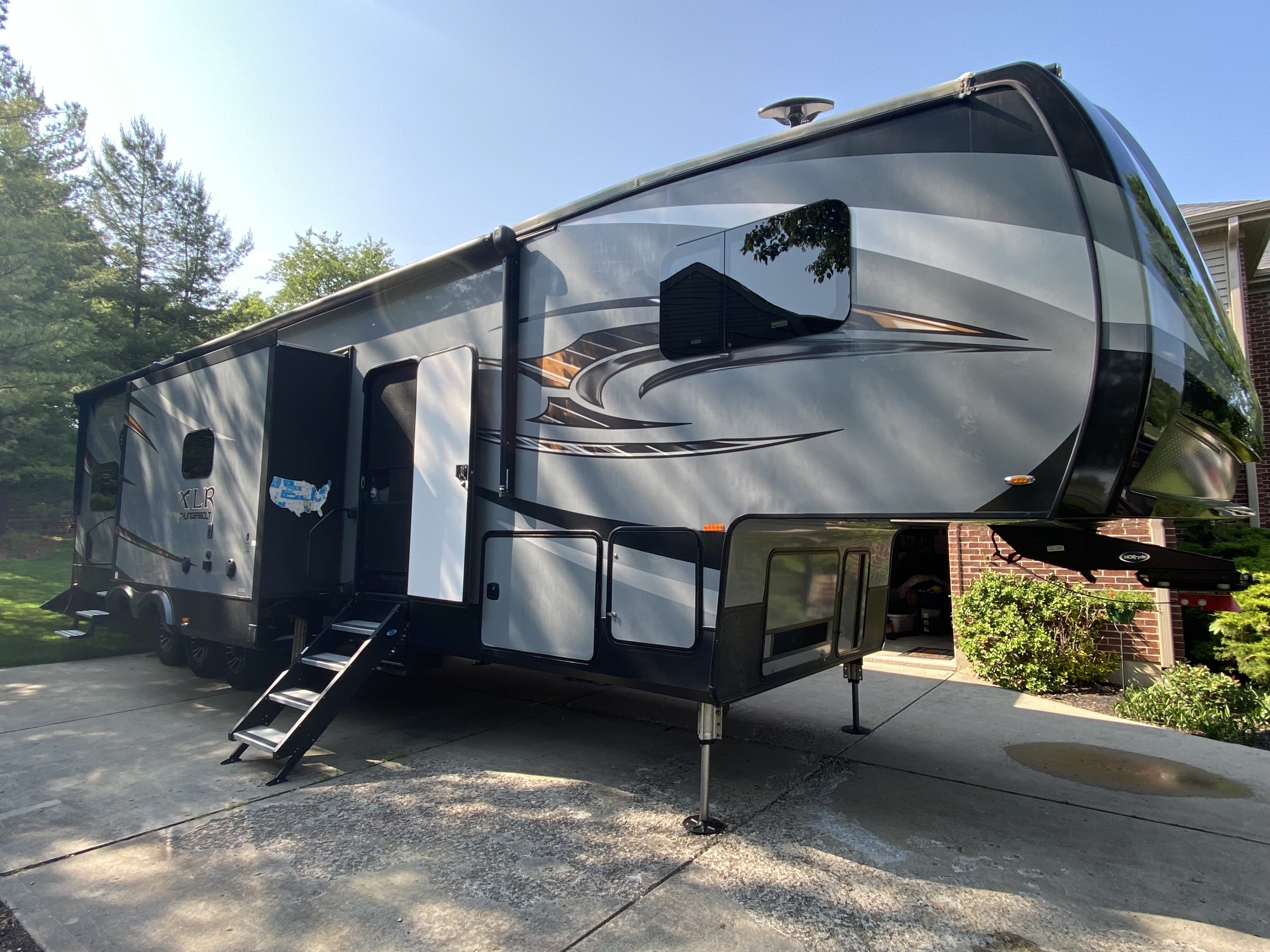 2018 Forest River XLR THUNDERBOLT 422AMP RV