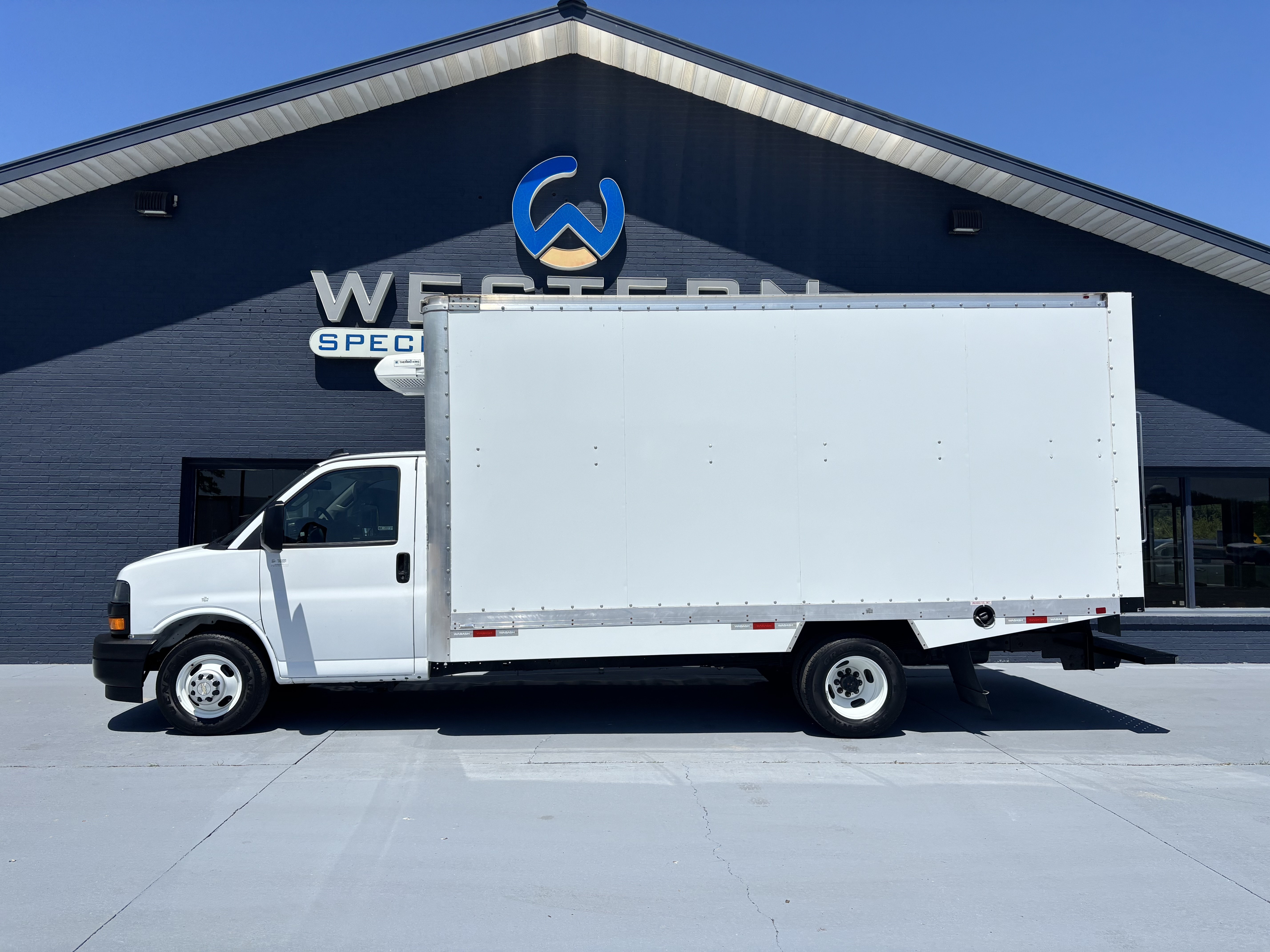 2024 CHEVROLET EXPRESS G3500 in Braidwood, IL