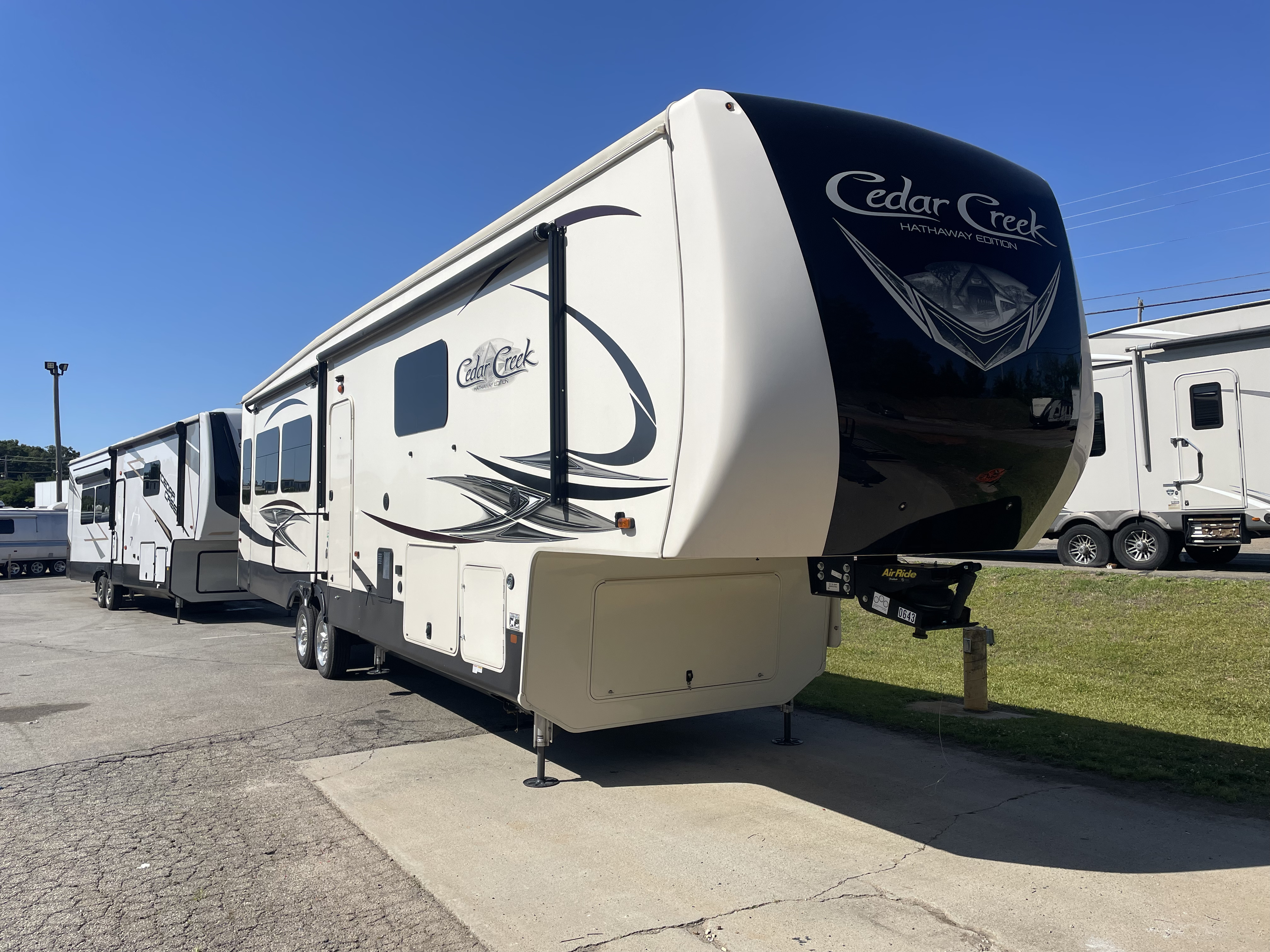 2021 Forest River CEDAR CREEK 38FBD RV