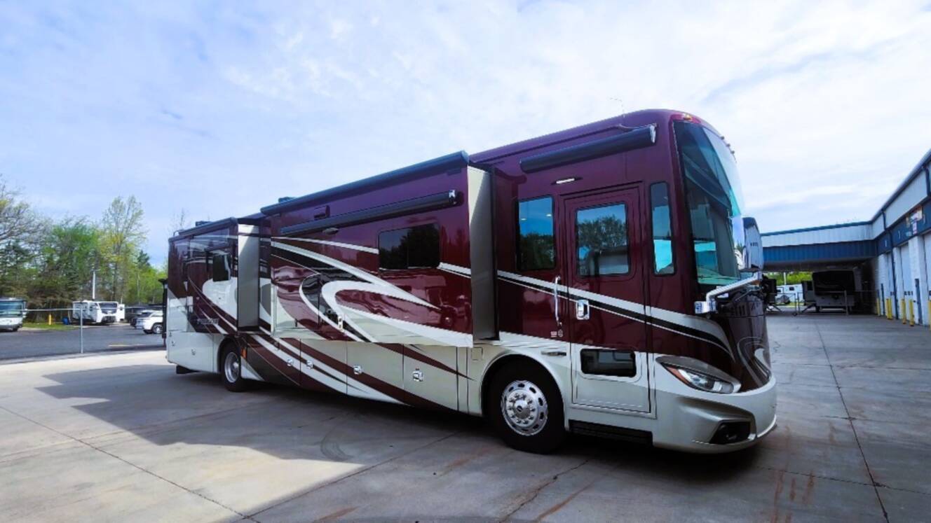 A photo of this 2015 Tiffin Motorhomes PHAETON 40 QBH