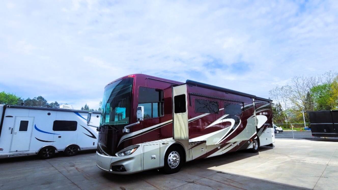 A photo of this 2015 Tiffin Motorhomes PHAETON 40 QBH