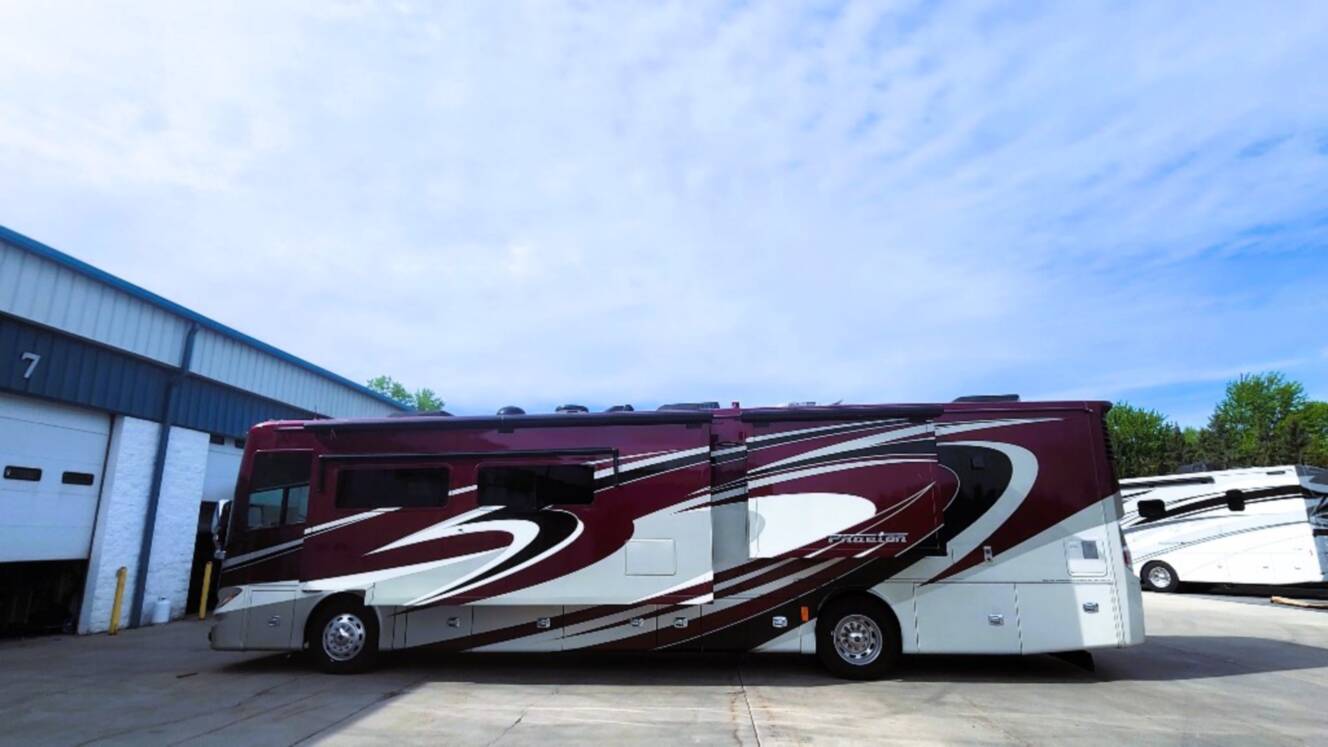 A photo of this 2015 Tiffin Motorhomes PHAETON 40 QBH