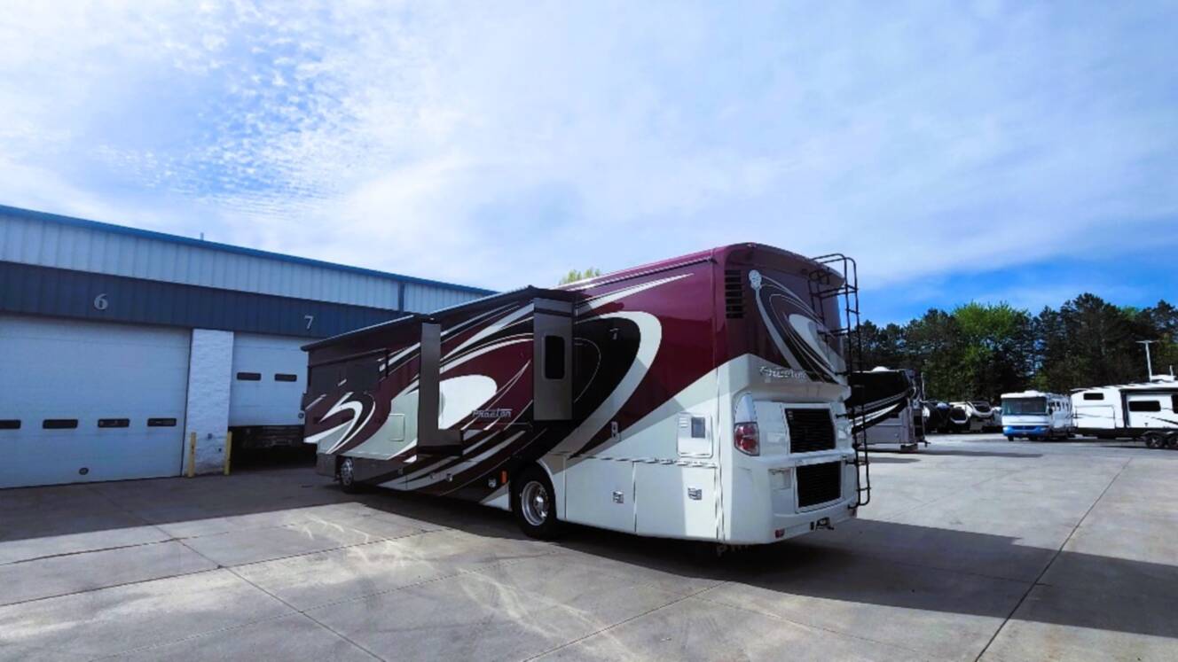 A photo of this 2015 Tiffin Motorhomes PHAETON 40 QBH