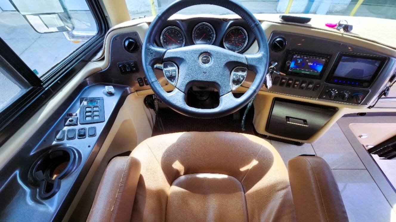 A photo of this 2015 Tiffin Motorhomes PHAETON 40 QBH