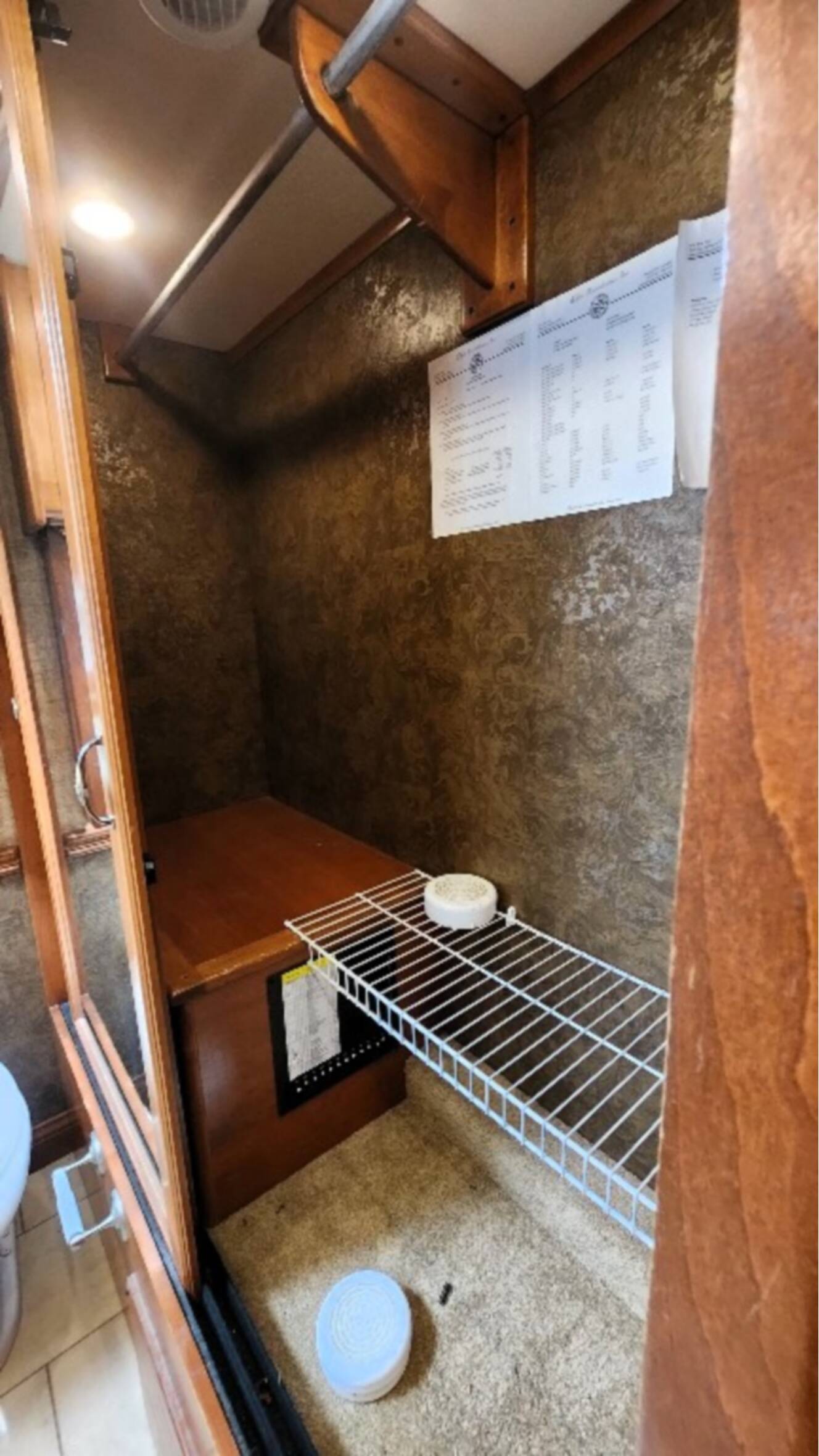 A photo of this 2015 Tiffin Motorhomes PHAETON 40 QBH