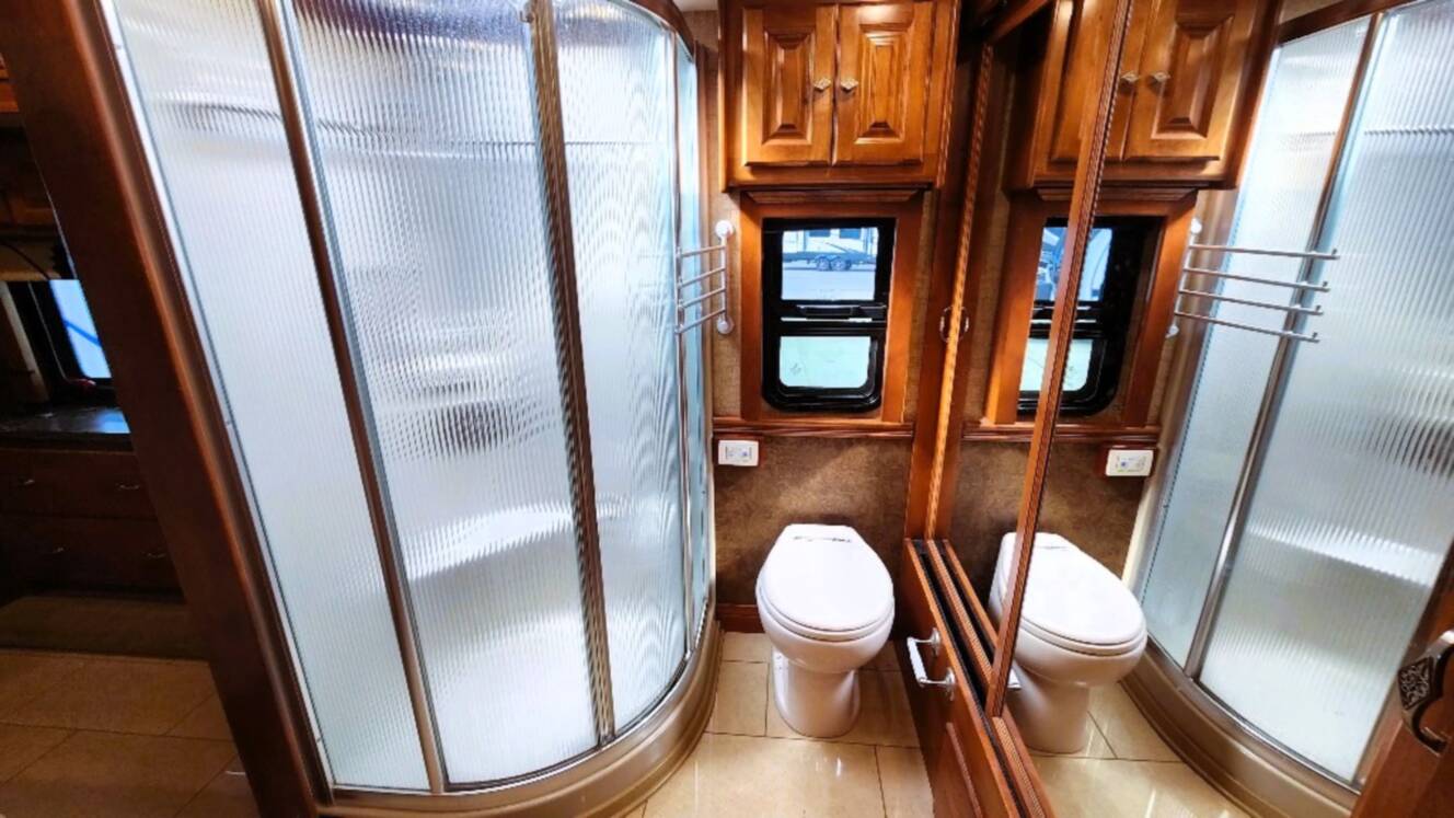 A photo of this 2015 Tiffin Motorhomes PHAETON 40 QBH