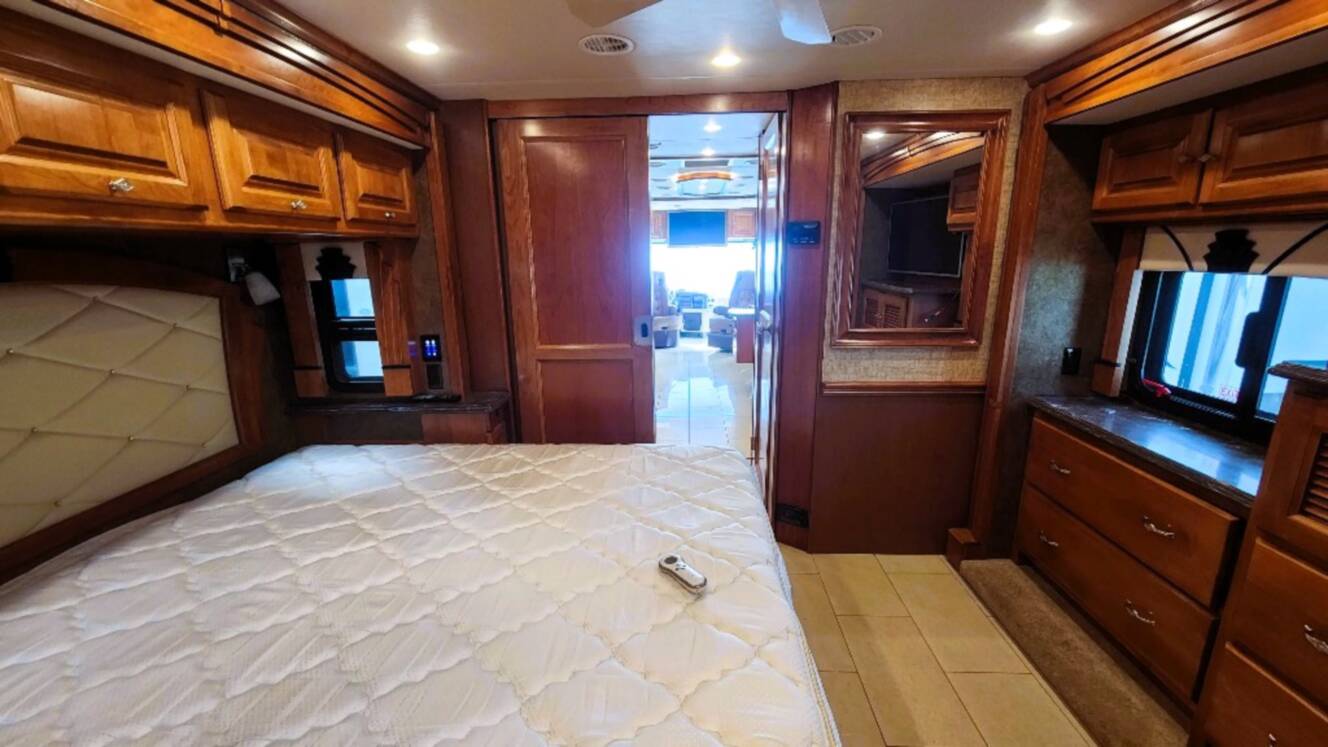 A photo of this 2015 Tiffin Motorhomes PHAETON 40 QBH