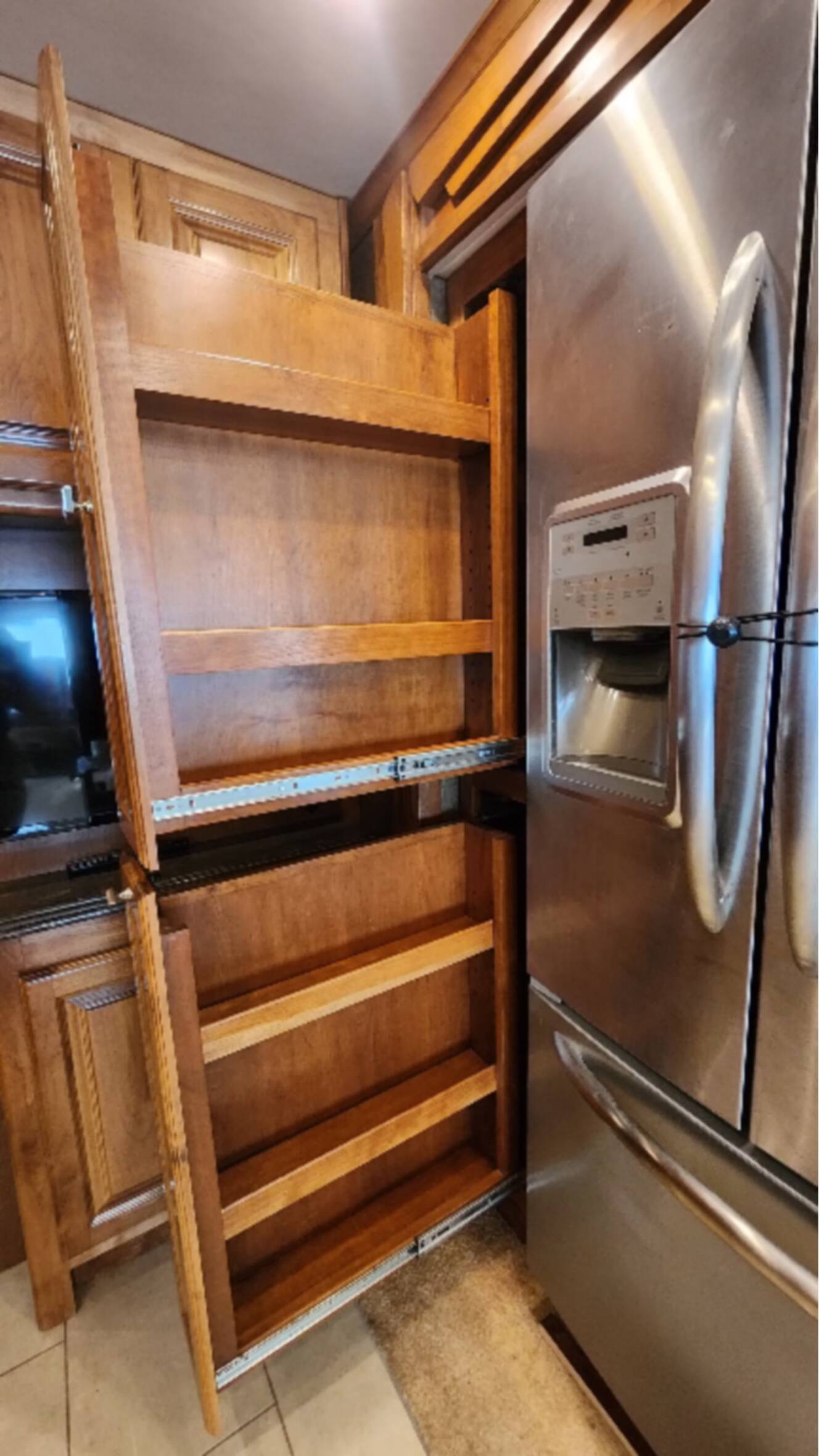 A photo of this 2015 Tiffin Motorhomes PHAETON 40 QBH
