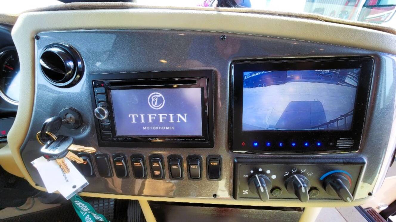 A photo of this 2015 Tiffin Motorhomes PHAETON 40 QBH