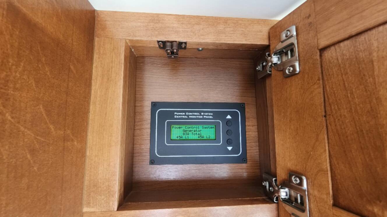 A photo of this 2015 Tiffin Motorhomes PHAETON 40 QBH