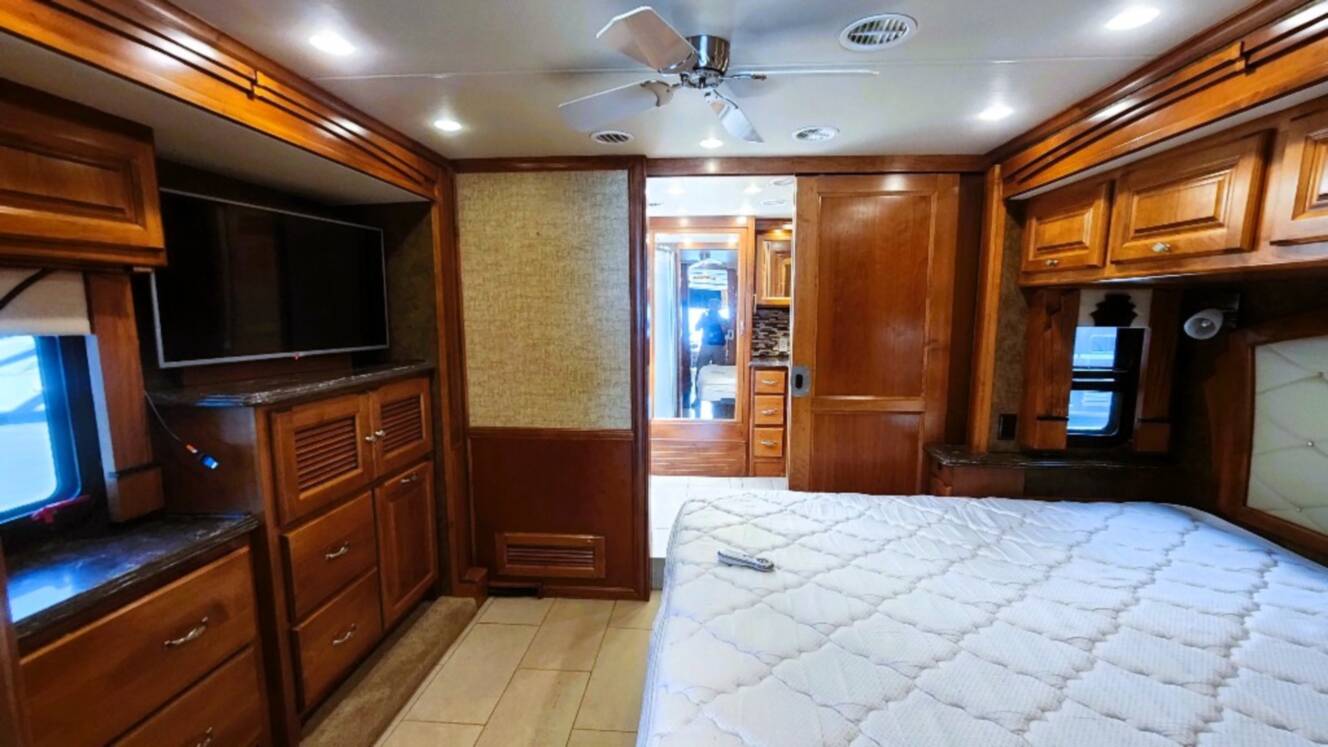 A photo of this 2015 Tiffin Motorhomes PHAETON 40 QBH