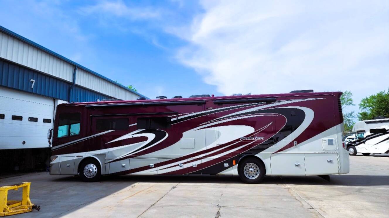 A photo of this 2015 Tiffin Motorhomes PHAETON 40 QBH