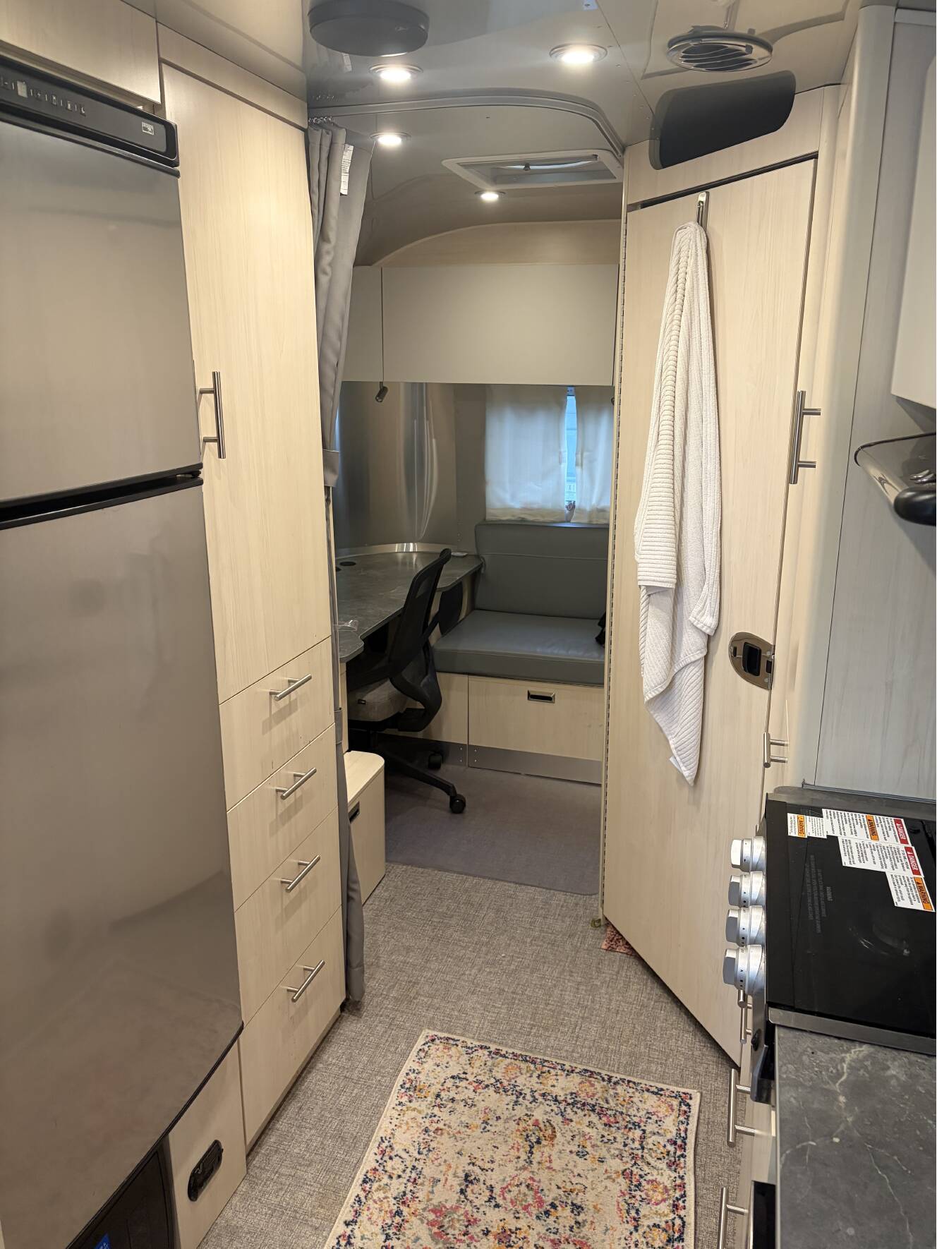 A photo of this 2024 Airstream FLYING CLOUD 30FB OFFICE