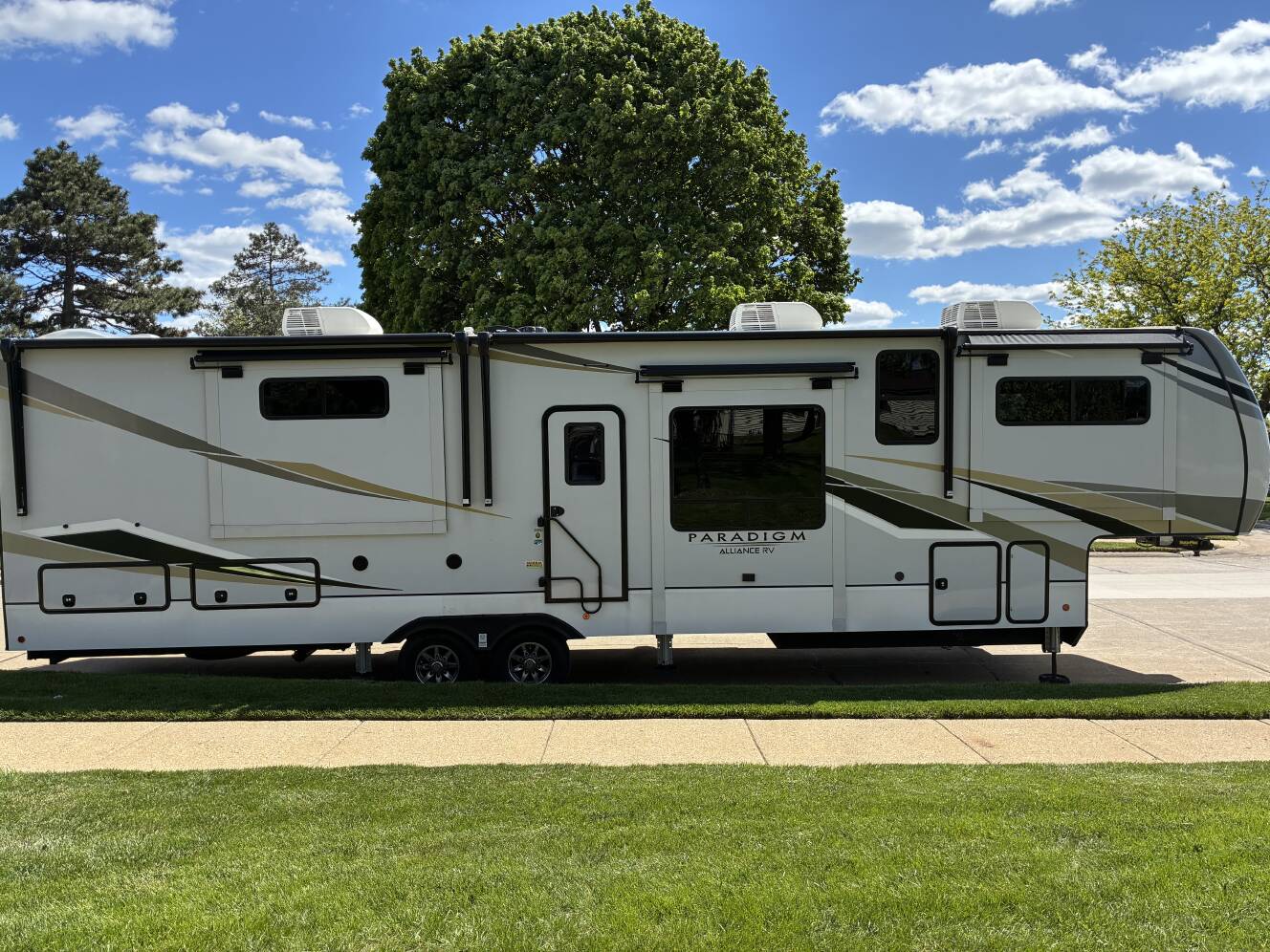 A photo of this 2022 Alliance Rv PARADIGM 385FL
