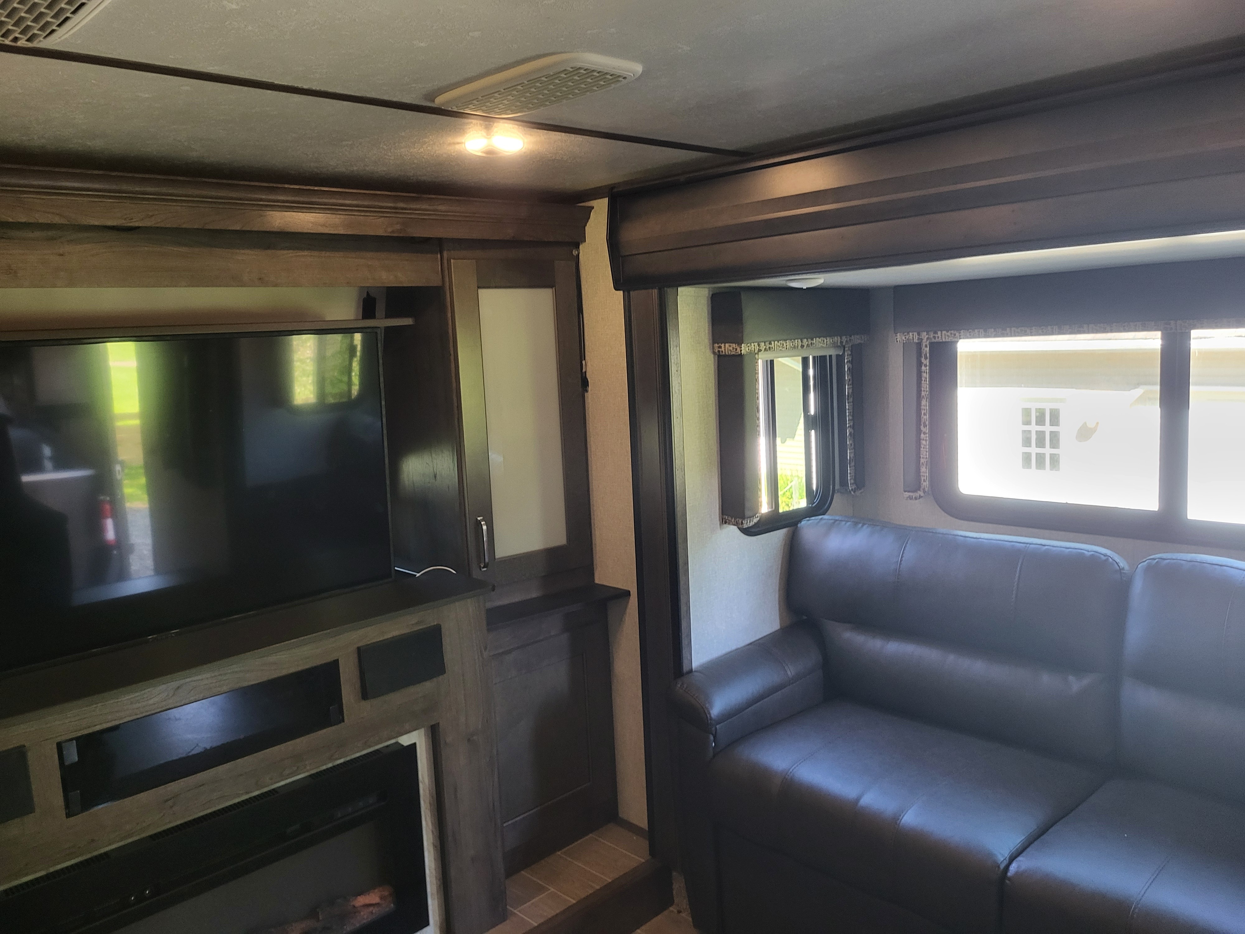 2019 Keystone MONTANA HIGH COUNTRY 281TH in erie PA