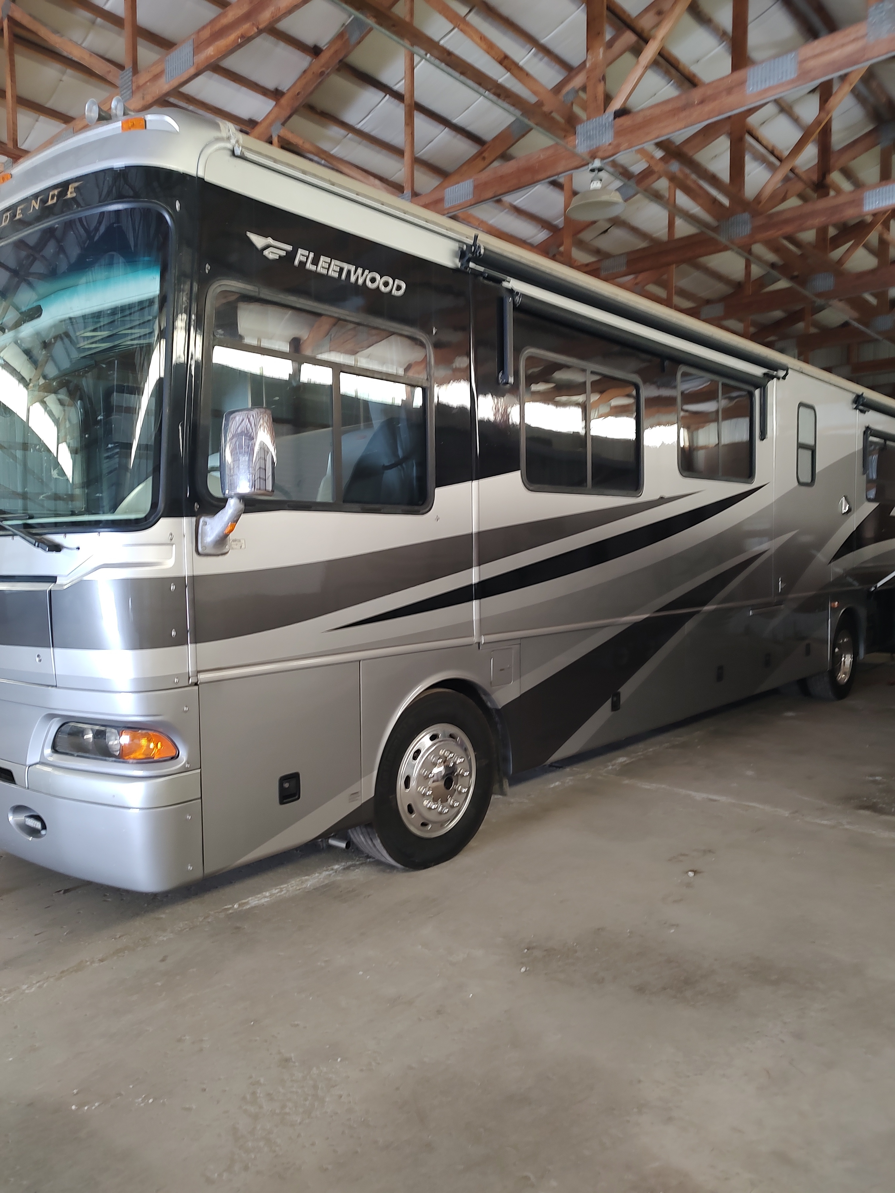 2006 Fleetwood PROVIDENCE 40E in new carlisle OH