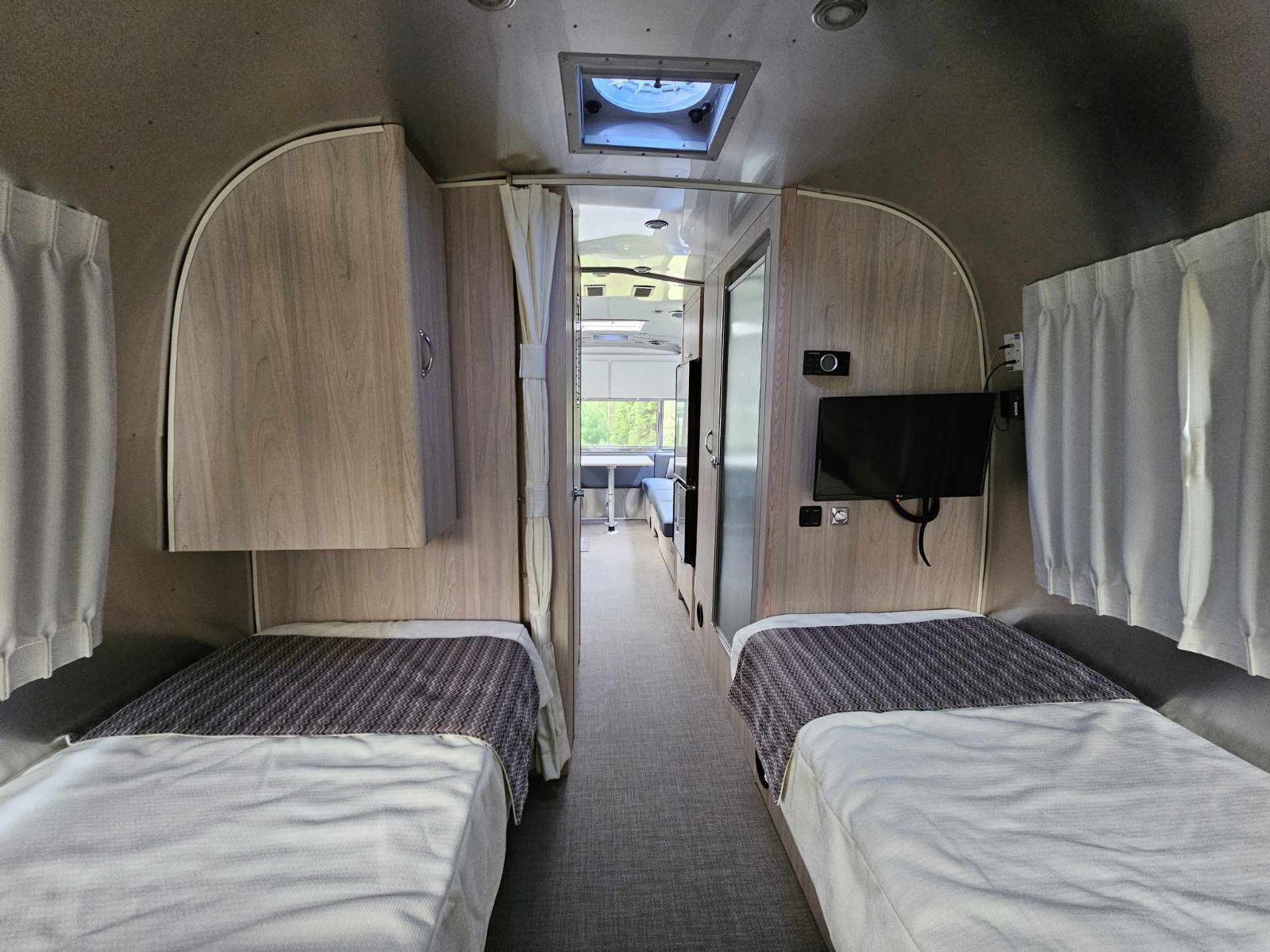 2022 Airstream GLOBETROTTER 25FB TWIN in saginaw MI