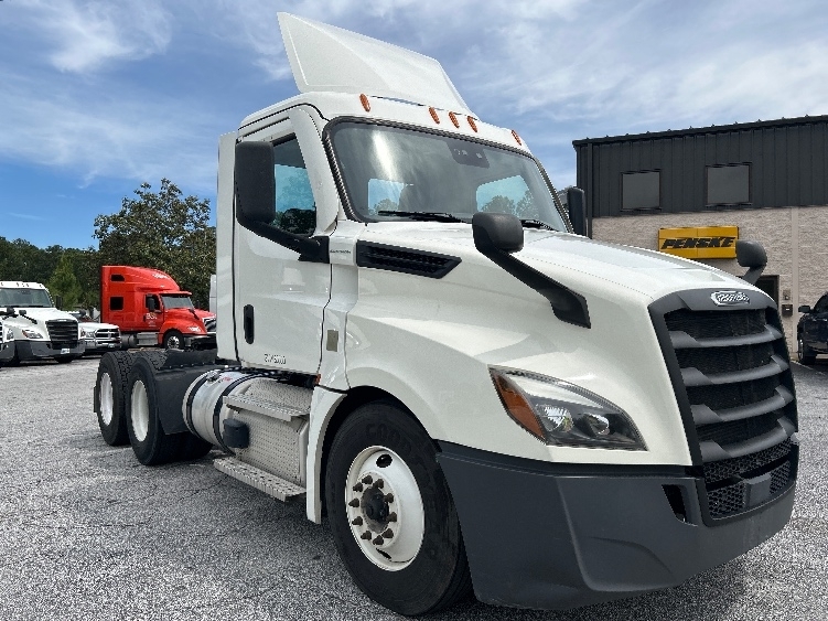 2021 FREIGHTLINER CASCADIA 126 in Lexington, SC