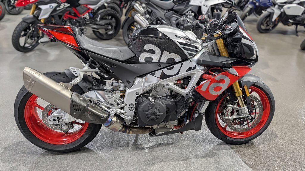 Valter Moto (バルターモト) バックステップ レース APRILIA RSV4 (09