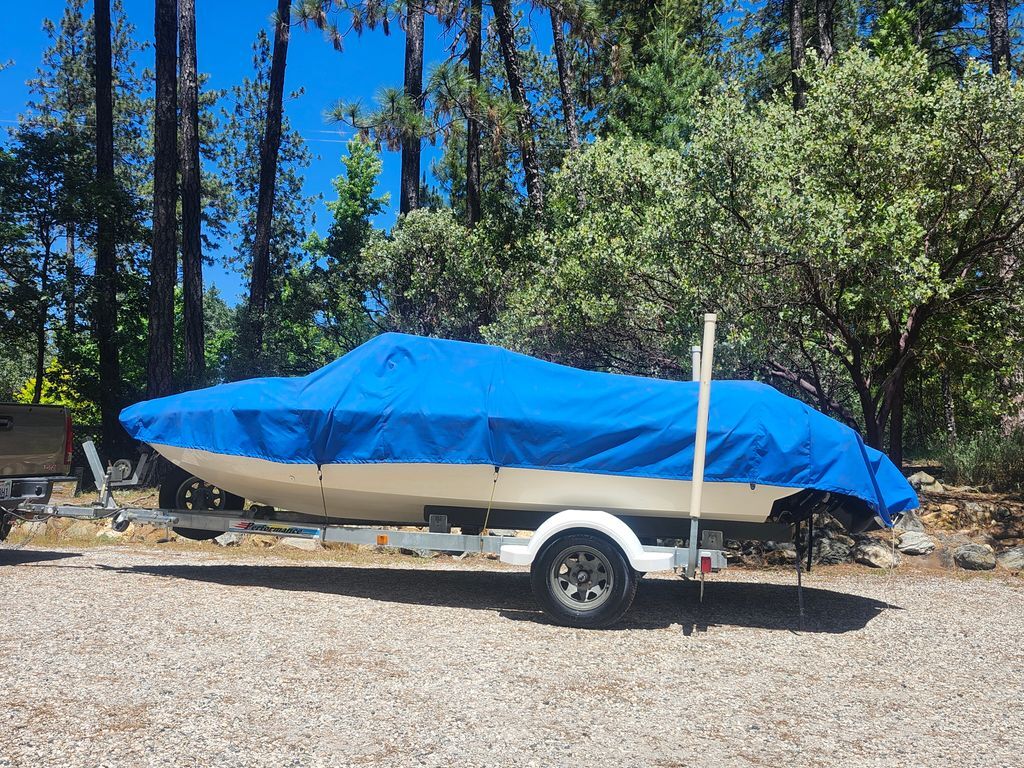 1998 Stingray 180RS in grass valley CA