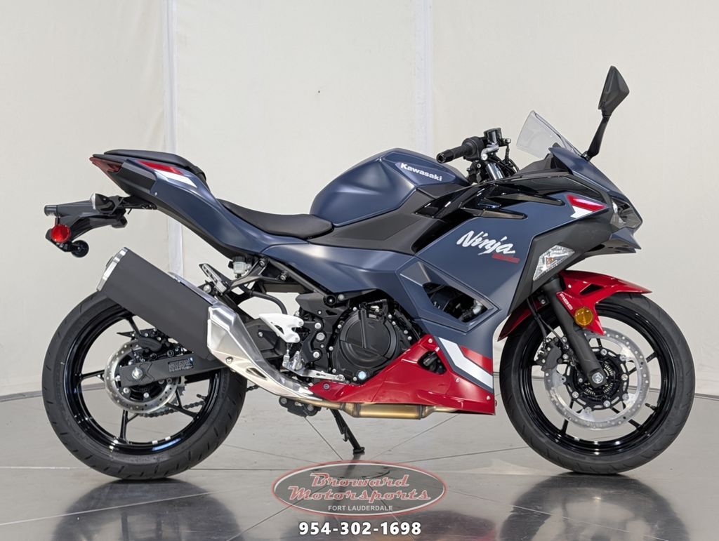 New 2024 Kawasaki Ninja ZX™-6R Pearl Robotic White/metallic Gray