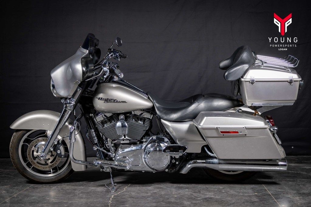 silver 5 2018 Harley-Davidson Street Glide Standard Motorcycles For Sale