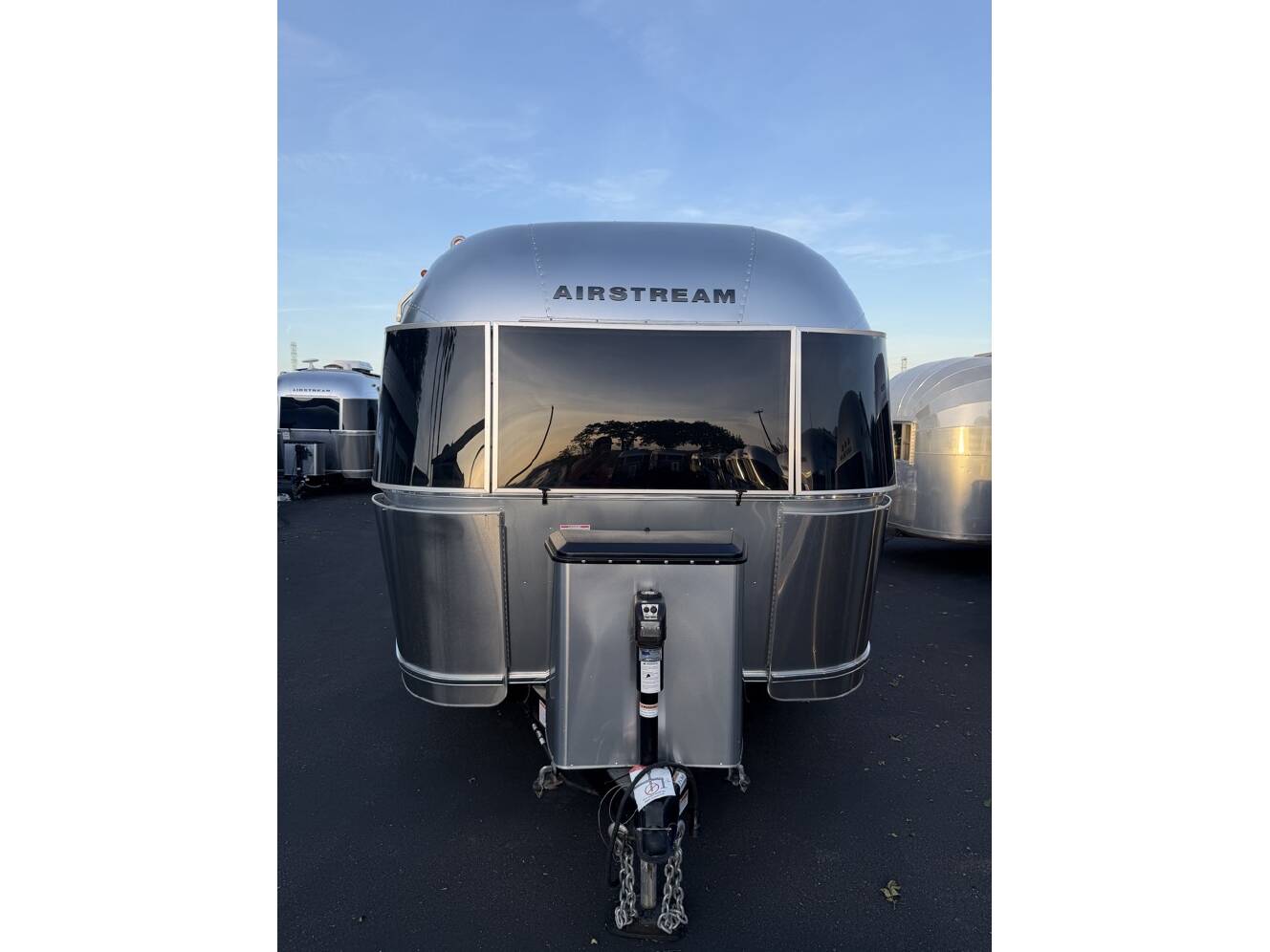 A photo of this 2022 Airstream FLYING CLOUD 23FB QUEEN