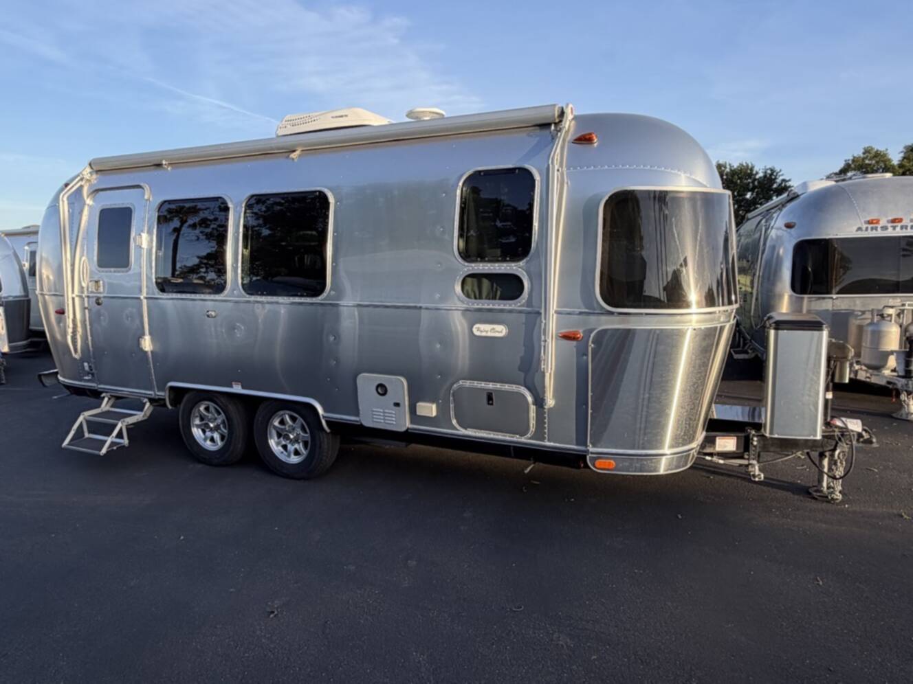 A photo of this 2022 Airstream FLYING CLOUD 23FB QUEEN