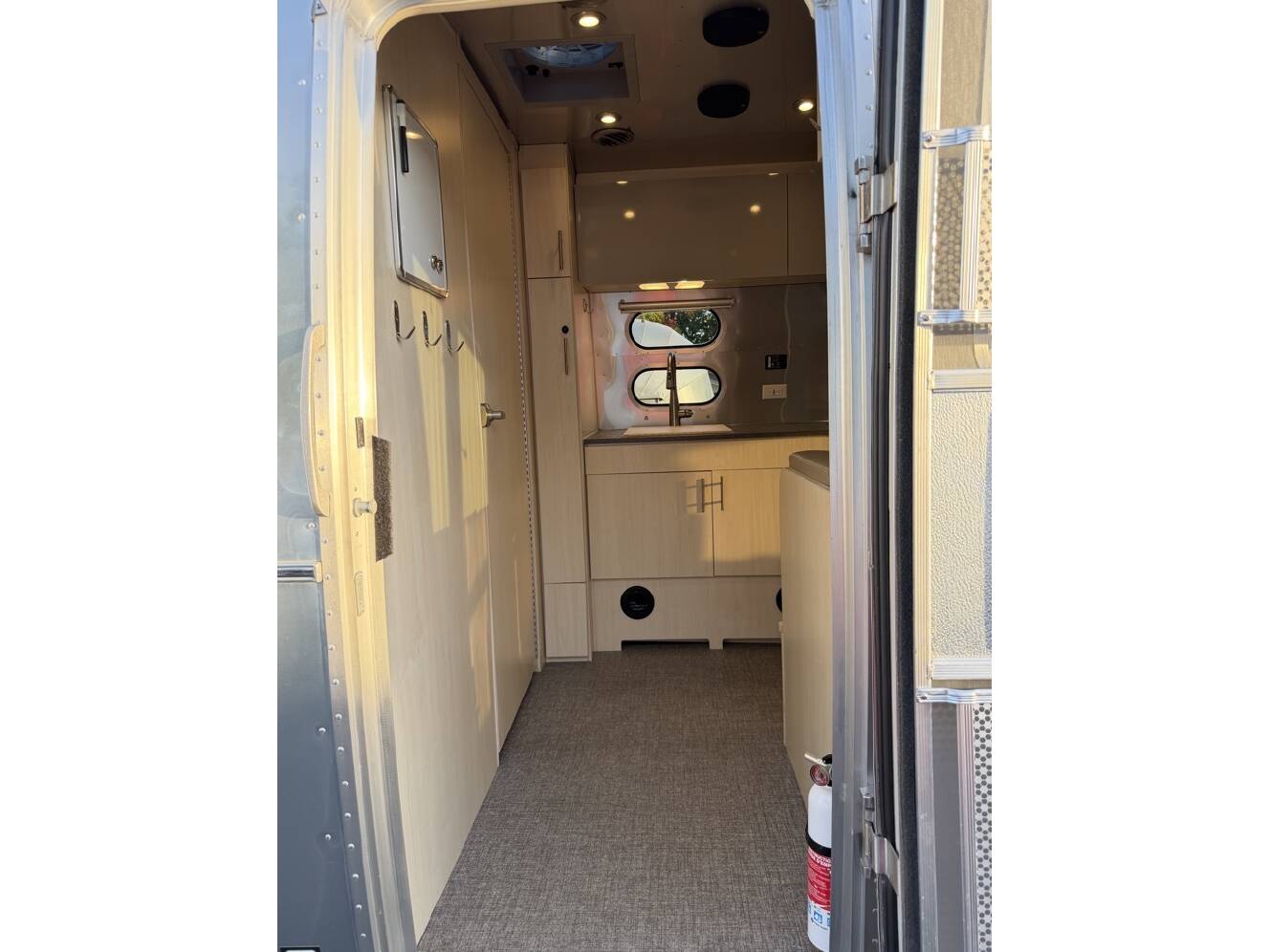 A photo of this 2022 Airstream FLYING CLOUD 23FB QUEEN