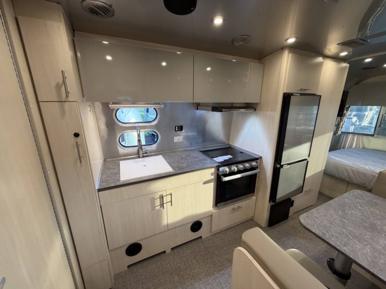 A photo of this 2022 Airstream FLYING CLOUD 23FB QUEEN