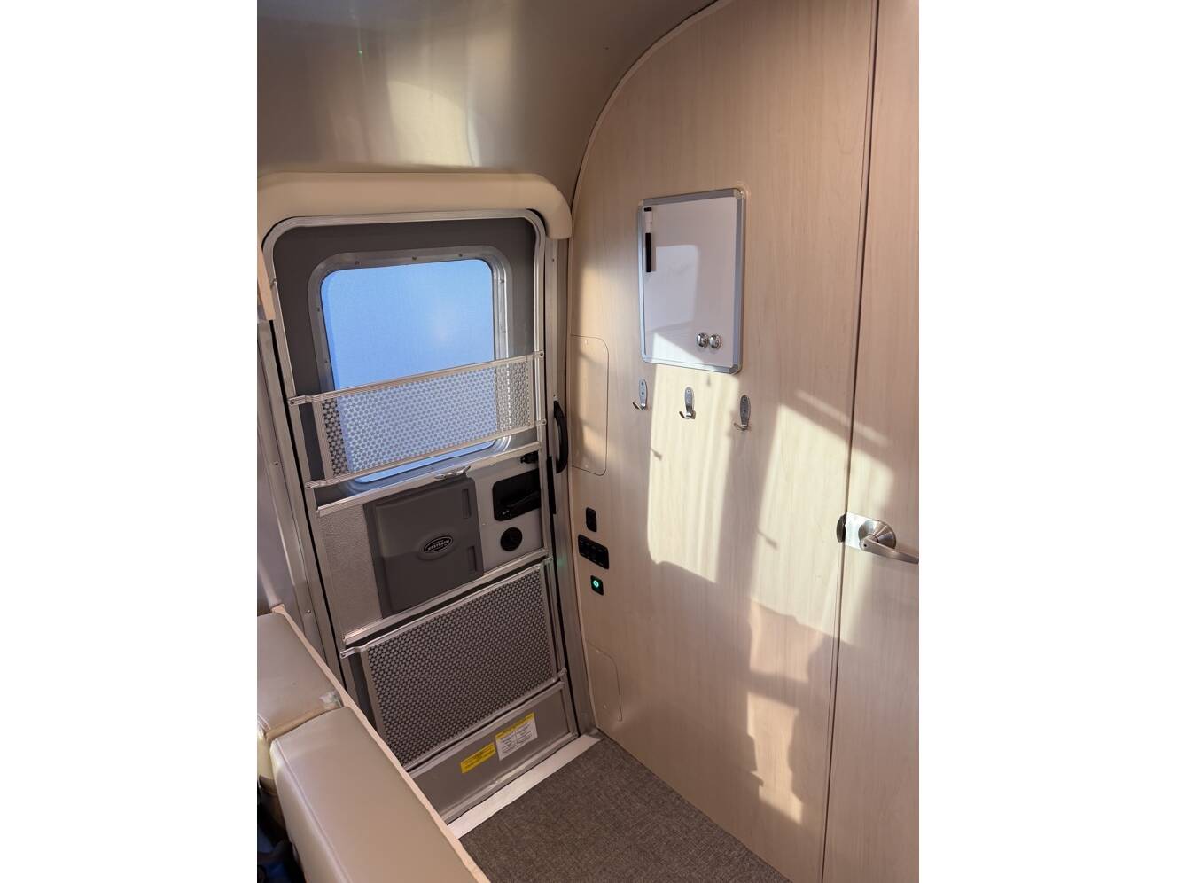 A photo of this 2022 Airstream FLYING CLOUD 23FB QUEEN