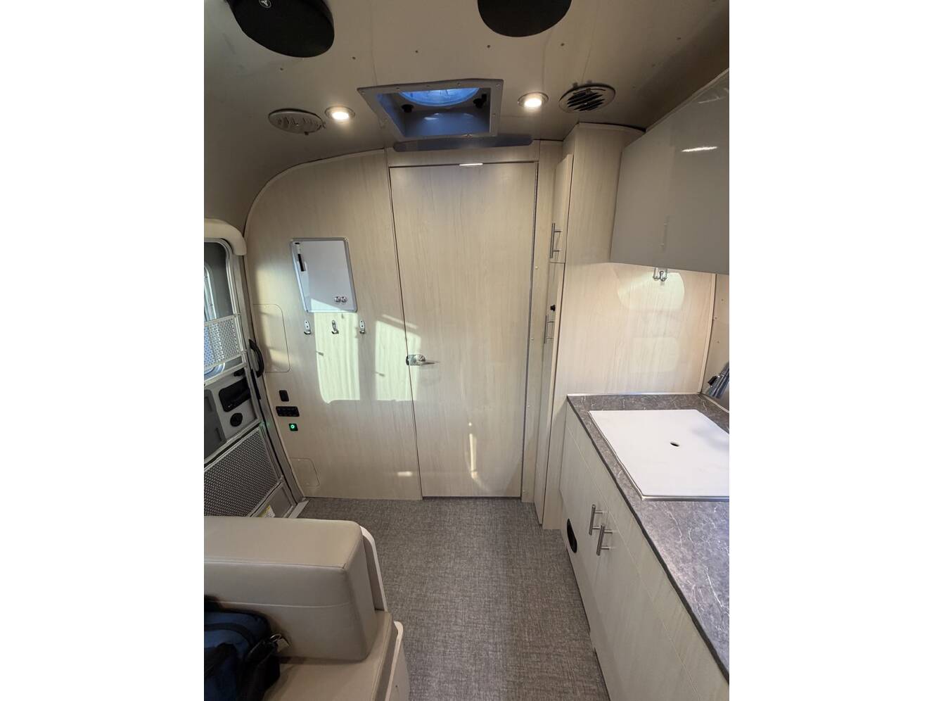 A photo of this 2022 Airstream FLYING CLOUD 23FB QUEEN