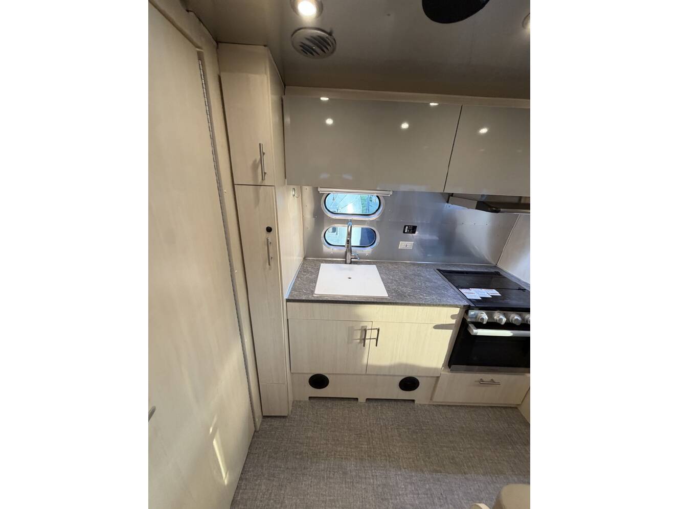 A photo of this 2022 Airstream FLYING CLOUD 23FB QUEEN