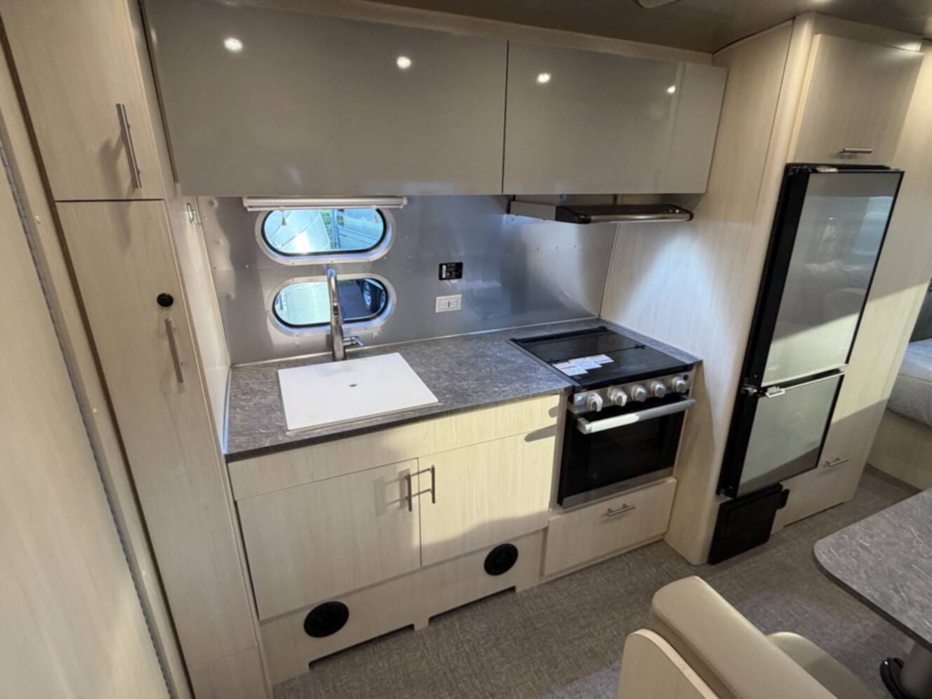 A photo of this 2022 Airstream FLYING CLOUD 23FB QUEEN