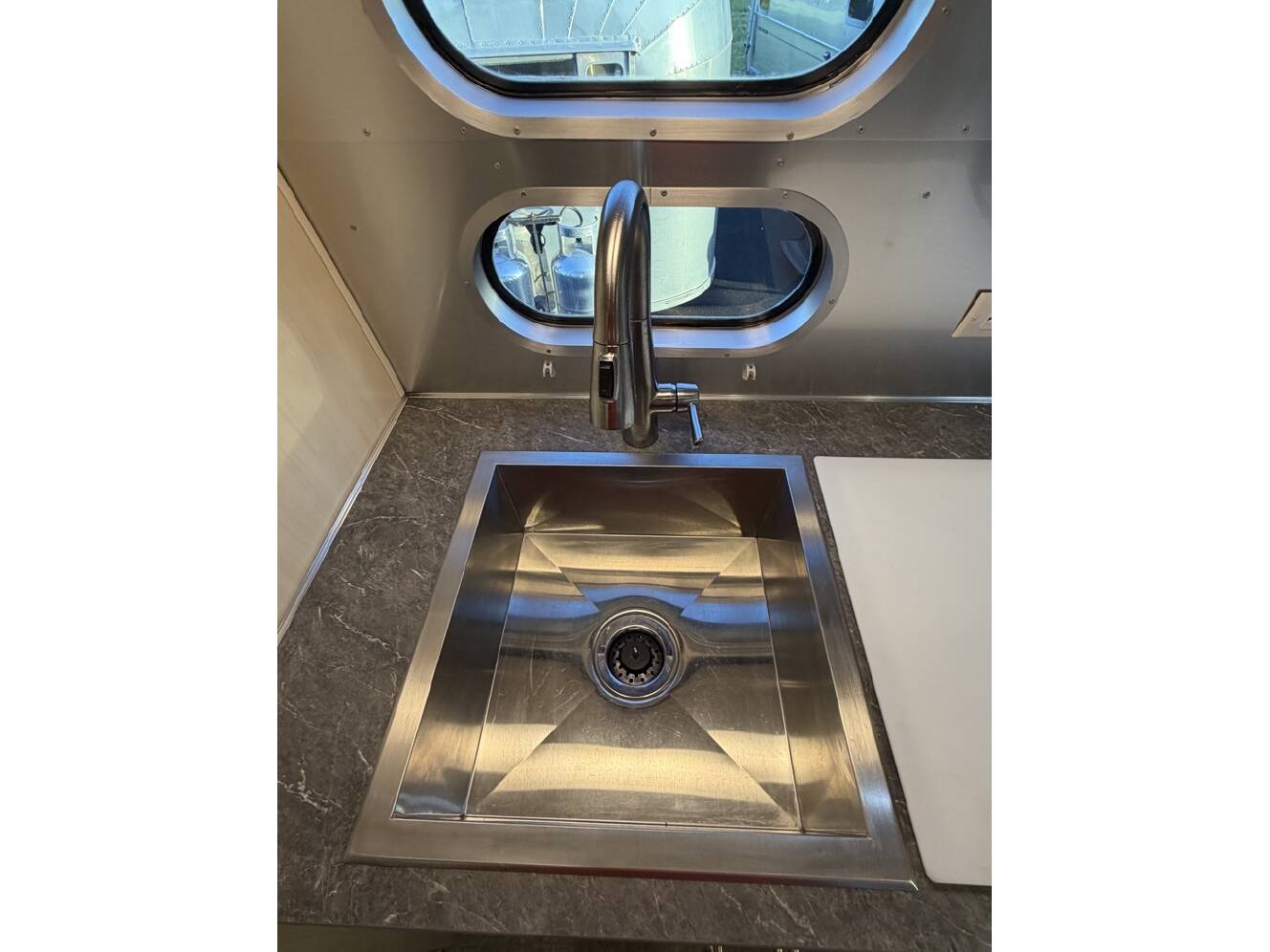 A photo of this 2022 Airstream FLYING CLOUD 23FB QUEEN