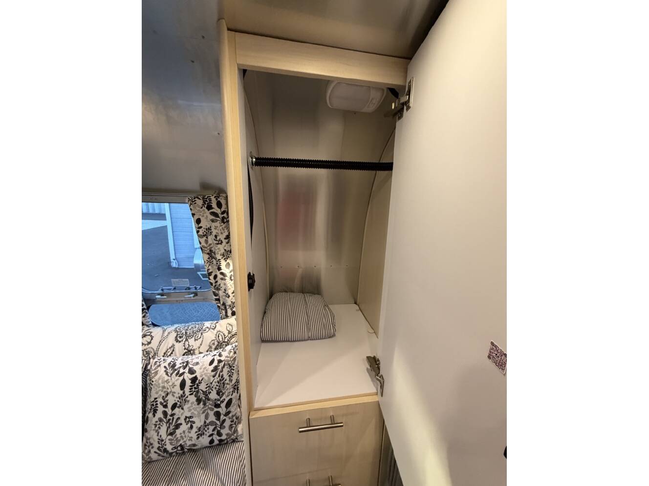 A photo of this 2022 Airstream FLYING CLOUD 23FB QUEEN
