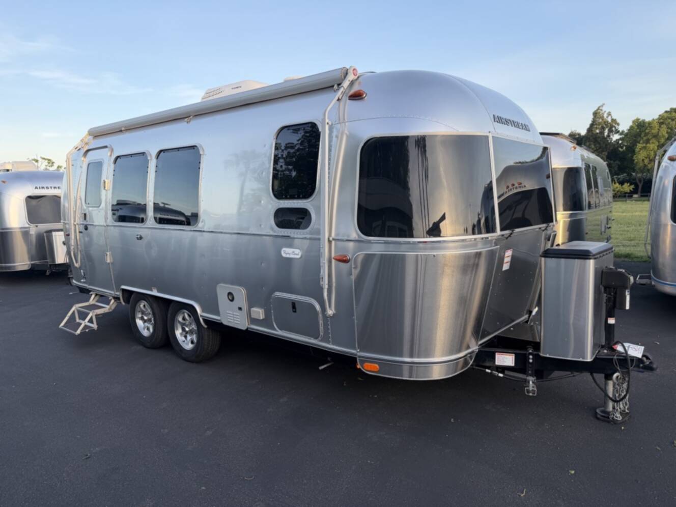 A photo of this 2022 Airstream FLYING CLOUD 23FB QUEEN