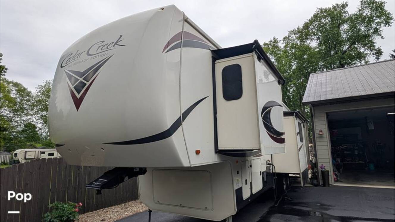 A photo of this 2019 Cedar Creek Silverback 37MBH