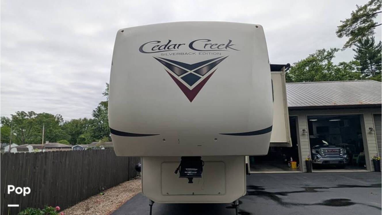 A photo of this 2019 Cedar Creek Silverback 37MBH
